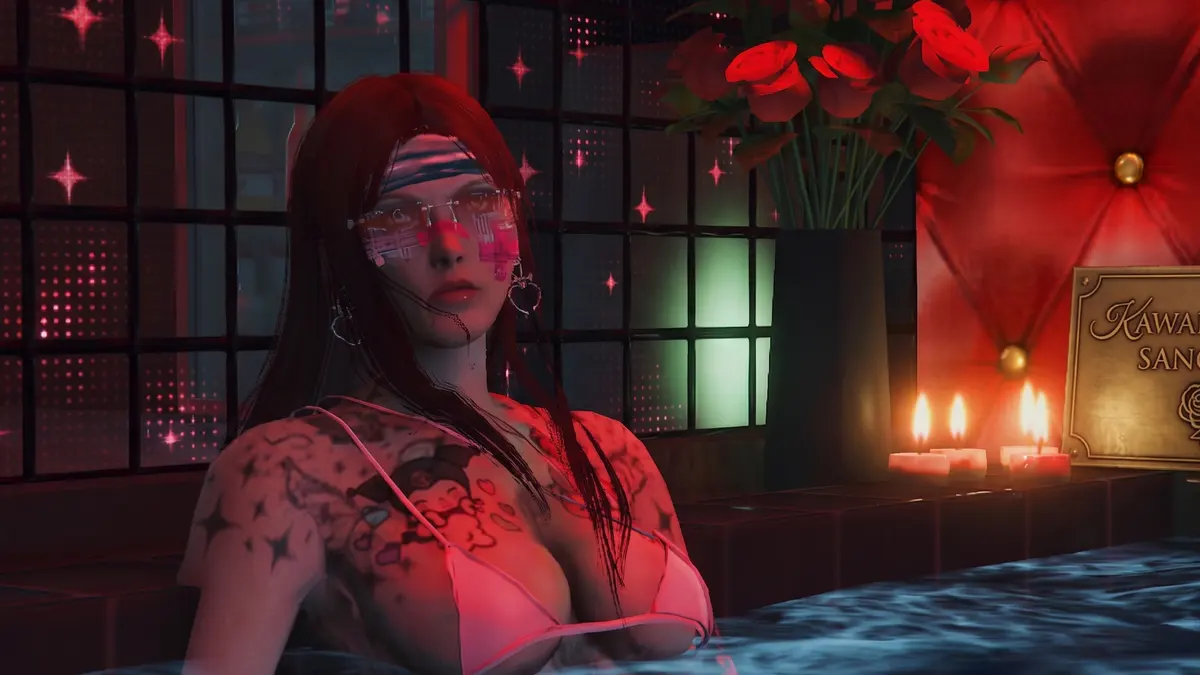 Chica en un jacuzzi con velas y rosas en el Kawaii Sanctuary